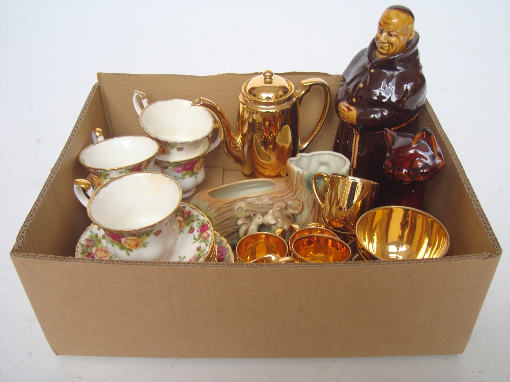 A Noritake gold lustre coffee set, comprising coffee pot and cover, milk jug, sugar bowl and six