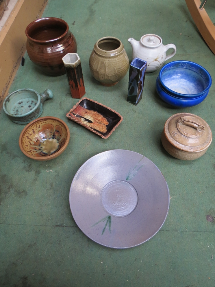 A box of mixed Studio pottery / ceramics