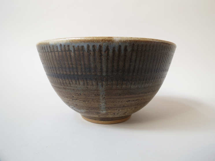 JOHN SOLLY (b.1928): A studio pottery bowl, incised line detail to rim.  Incised marks to base,