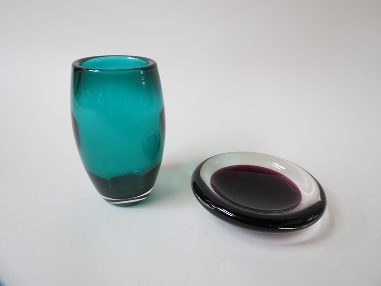 A cased glass vase and bowl