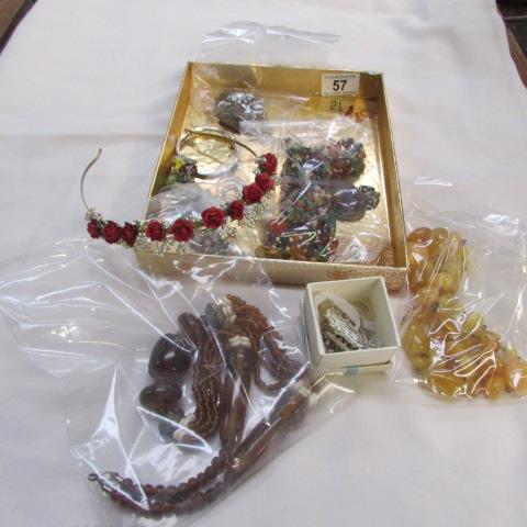 A mixed lot of costume jewellery