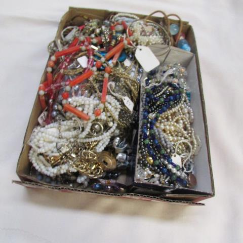 A mixed lot of costume jewellery