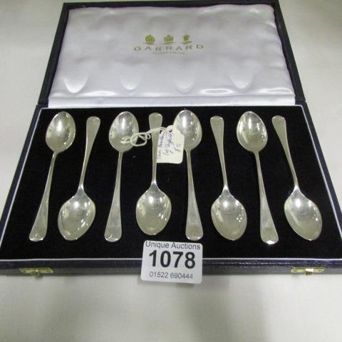 A cased set of 8 silver teaspoons