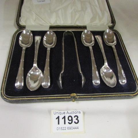 A cased set of 6 silver teaspoon with sugar nips