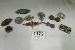 A quantity of silver and yellow metal brooches (11 in total)