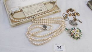 A mixed lot of costume jewellery including pearls etc
