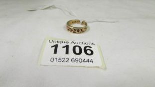 A 9ct gold ring (4gms)