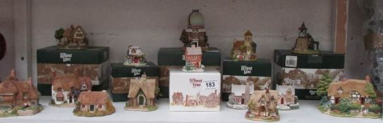 A quantity of Lilliput Lane cottages, some boxed