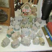A Pendelfin house and quantity of Lilliput Lane cottages