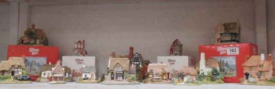 A quantity of Lilliput Lane cottages, some boxed