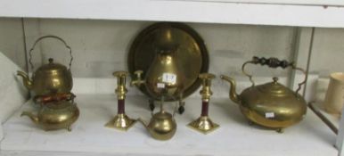 A mixed lot of brassware