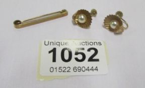 A pair of 9ct gold earrings and a 9ct gold bar brooch, approximately 4gms