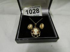 A 9ct gold Cameo pendant on 9ct gold chain and matching earrings
