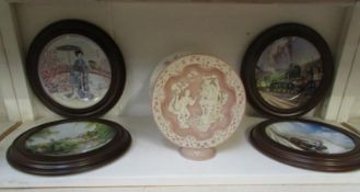 4 collector's plates in wood frames and 2 others