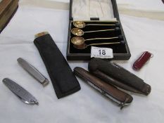 A quantity of old penknives
