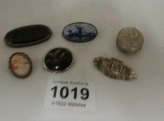 A silver locket and 5 brooches including cameo and name