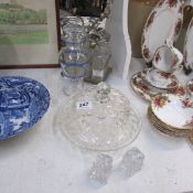 A mixed lot of glassware including cheese dome and cruet set
