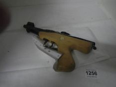 An Diana series 70 air pistol