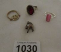 2 rings and 2 other items of jewellery
