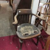An oak smoker's bow chair, a/f
