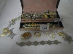 A mixed lot of costume jewellery including brooches