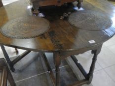 An early 19C oak drop leaf kitchen table