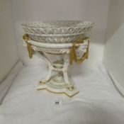 A porcelain fretted bowl on stand