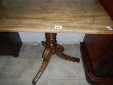 A Georgian mahogany tilt top table (ring marks and fading)