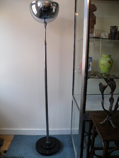 Art Deco chrome standard lamp with stepped chrome tubular stem on black painted metal base and