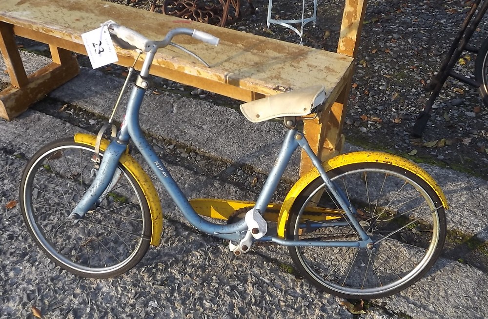 Child's Raleigh NIPPER bicycle.