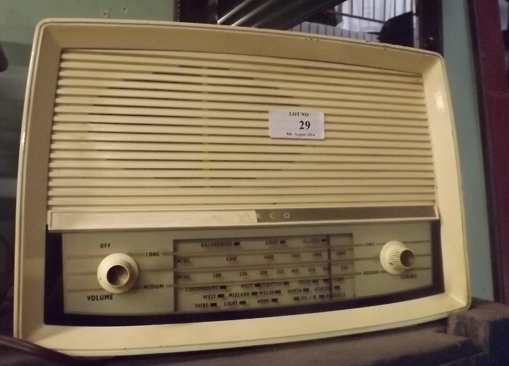 1950's white bakelite radio.