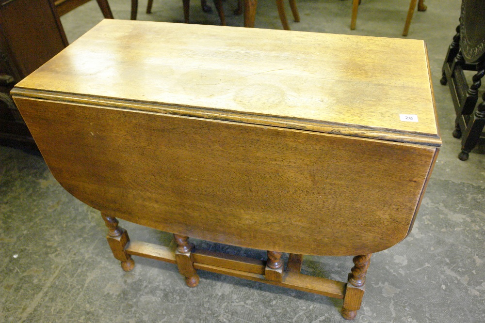 20TH CENTURY OAK BARELY TWIST GATELEG TABLE 90 X 75 X 44