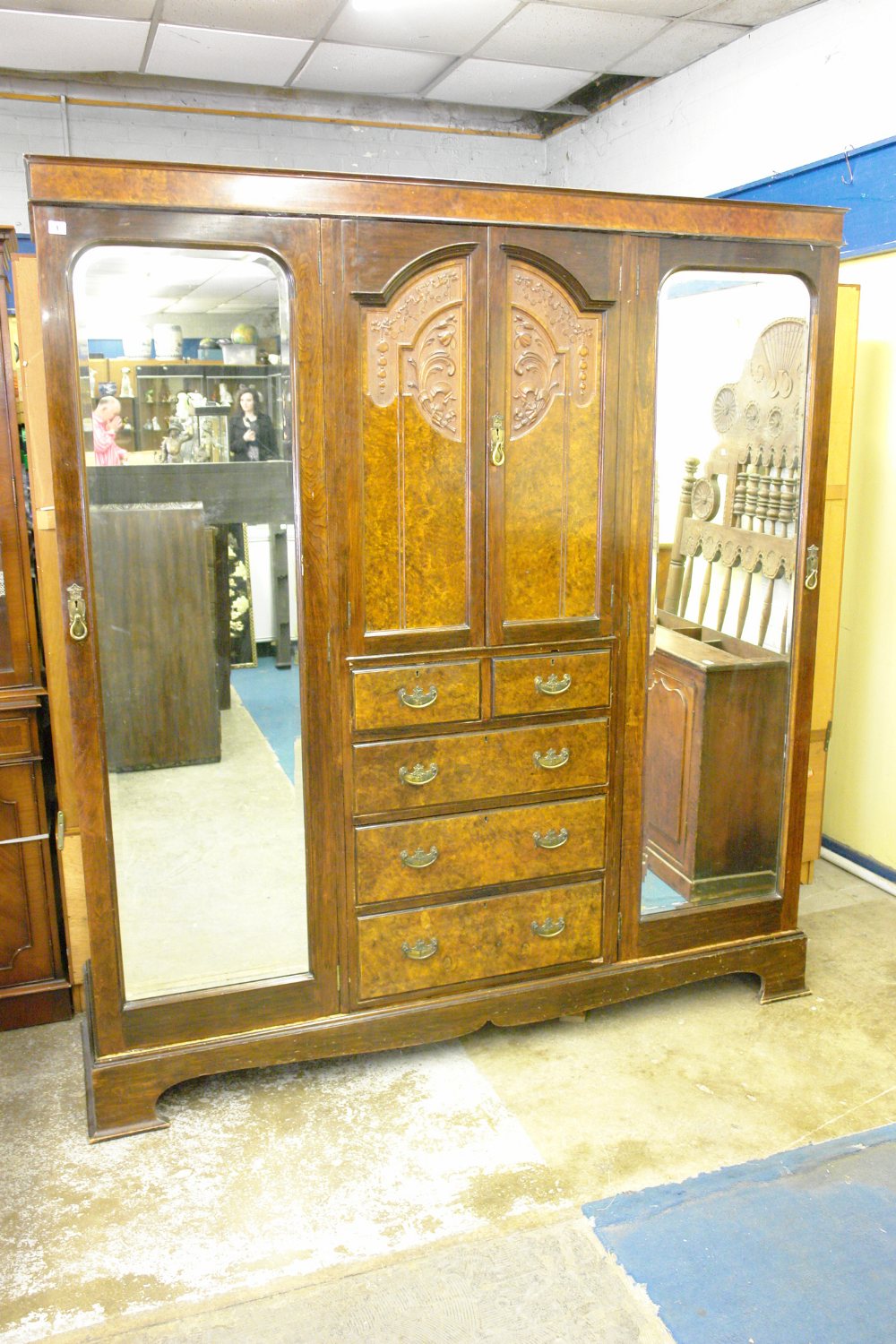 19TH CENTURY CARVED WALNUT COMPACTUM WARDROBE WITH CENTRAL CARVED CUPBOARD DOORS ABOVE FIVE DRAWERS