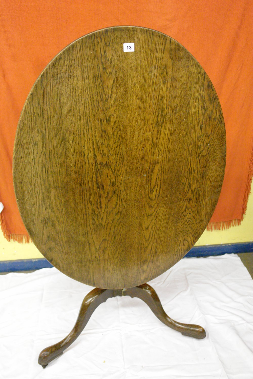 18TH CENTURY OAK TILT TOP TRIPOD TABLE WITH CENTRAL COLUMN (ALTERATIONS - A/F)