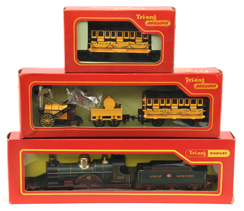 2 Tri-ang/Tri-ang Hornby. Stephenson?s Rocket Train R.346 comprising locomotive, tender and one