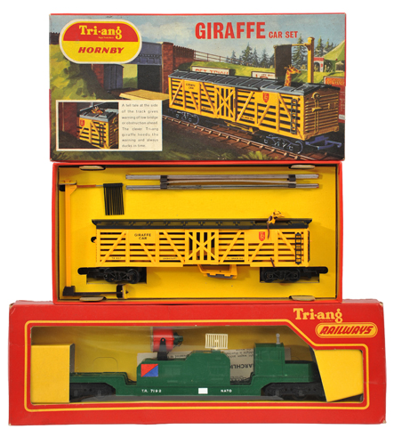 2 Tri-ang/Tri-ang Hornby. Giraffe Car Set 348. Comprising giraffe car, giraffe and associated