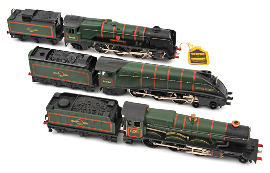 3 Hornby Dublo Railway 2-rail tender locomotives. A BR Castle Class 4-6-0 ?Cardiff Castle? RN 4075.
