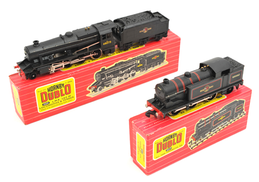 2 Hornby Dublo 2-rail locomotives. A BR 8F 2-8-0 Freight tender locomotive (2224). In matt black BR