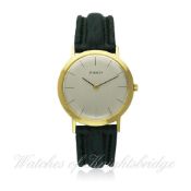 A GENTLEMAN`S 18K SOLID GOLD TISSOT WRISTWATCH CIRCA 1970 D: Silver dial with applied black markers.