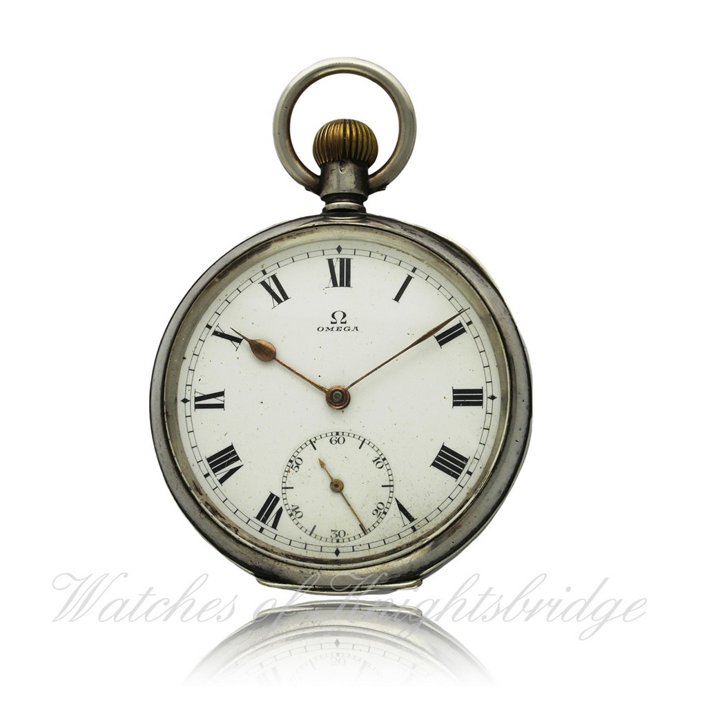 A GENTLEMAN`S SOLID SILVER OMEGA POCKET WATCH CIRCA 1915, REF. 5062880 D: Enamel dial with applied