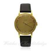 A RARE GENTLEMAN`S 18K SOLID GOLD OMEGA WRISTWATCH CIRCA 1940s, REF. 10852234 / 2528 D: Two tone