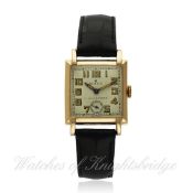 A GENTLEMAN`S 9CT SOLID GOLD ROLEX WRISTWATCH CIRCA 1930s D: Silver dial with applied luminous