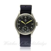 A GENTLEMAN`S STAINLESS STEEL BRITISH MILITARY W.W.W. OMEGA WRISTWATCH CIRCA 1940s D: Black dial