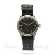 A GENTLEMAN`S STAINLESS STEEL BRITISH MILITARY W.W.W. OMEGA WRISTWATCH CIRCA 1940s D: Black dial