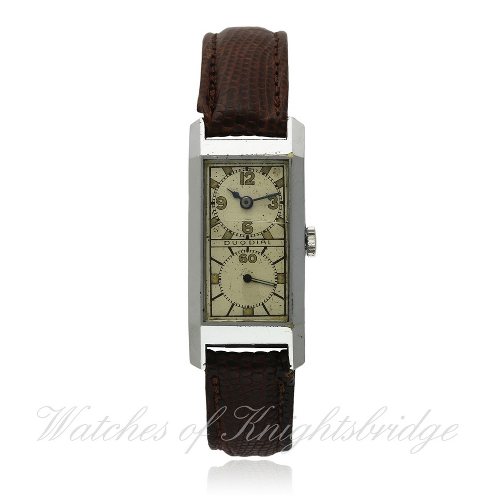 A GENTLEMAN`S DUO DIAL "DOCTORS" WRISTWATCH CIRCA 1930s D: Silver dial with applied luminous