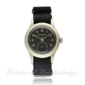 A GENTLEMAN`S BRITISH MILITARY W.W.W. JAEGER LECOULTRE WRISTWATCH CIRCA 1940s D: Black dial with