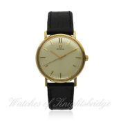 A GENTLEMAN`S 9CT SOLID GOLD OMEGA WRISTWATCH CIRCA 1966, REF. 1315016 D: Silver dial with black