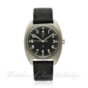 A GENTLEMAN`S STAINLESS STEEL BRITISH MILITARY CWC WRISTWATCH DATED 1979 D: Black dial with