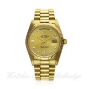 A FINE GENTLEMAN`S 18K SOLID GOLD & DIAMOND ROLEX OYSTER PERPETUAL DAY DATE BRACELET WATCH CIRCA