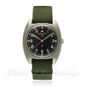 A GENTLEMAN`S STAINLESS STEEL BRITISH MILITARY HAMILTON WRIST WATCH DATED 1973 D: Black dial with